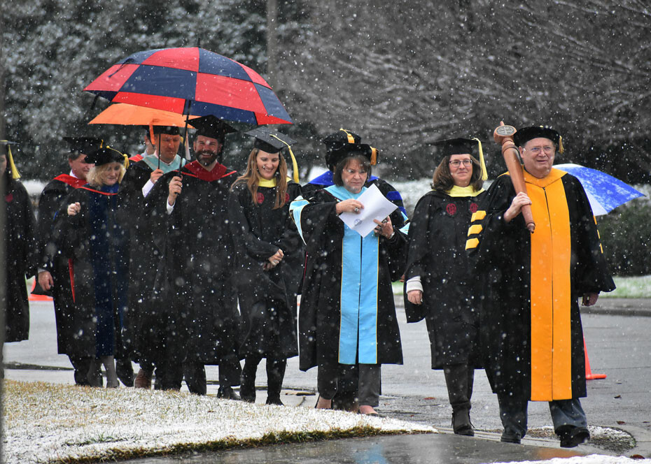 Southern Wesleyan University holds 2017 winter graduation