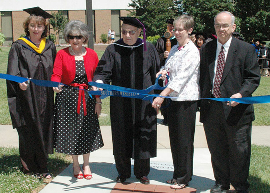 Southern Wesleyan dedicates Alumni Walk