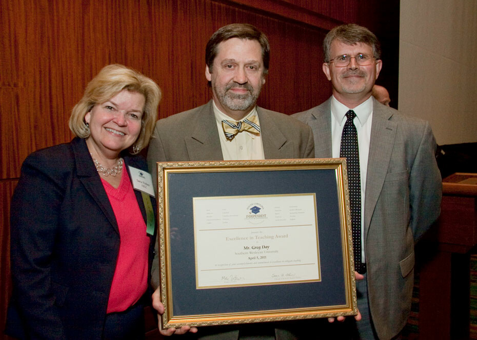 Southern Wesleyan University professor receives Excellence in Teaching Award