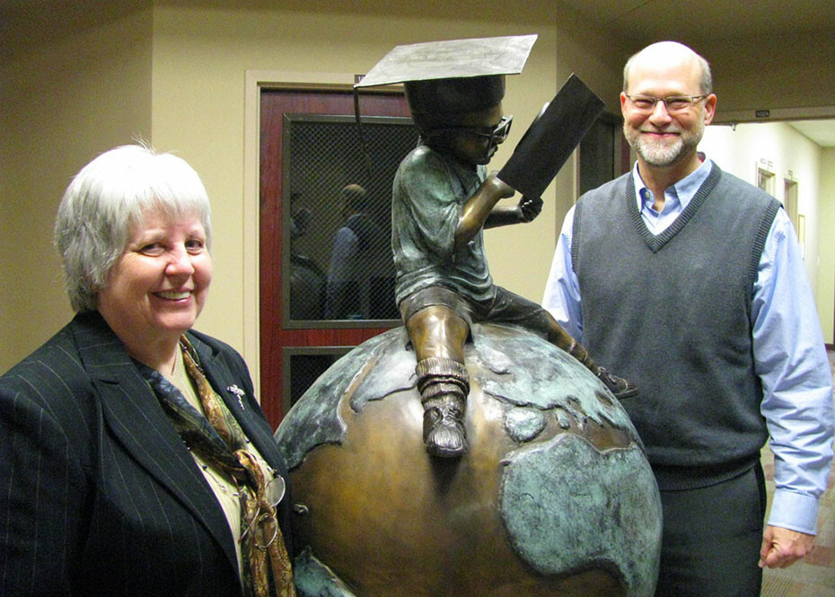 Statue portrays love of learning