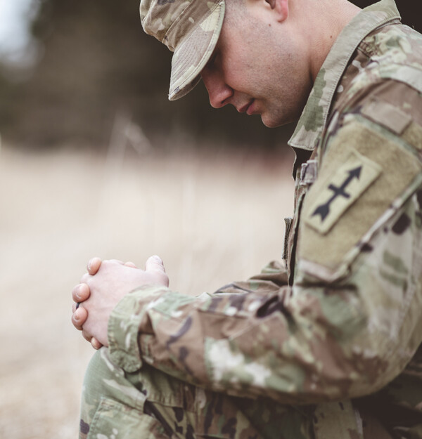 soldier praying