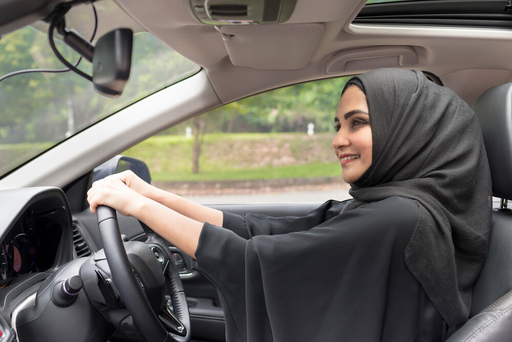 Arab-woman-driving