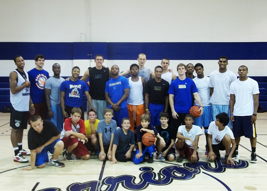 Men’s basketball team hosts boys school