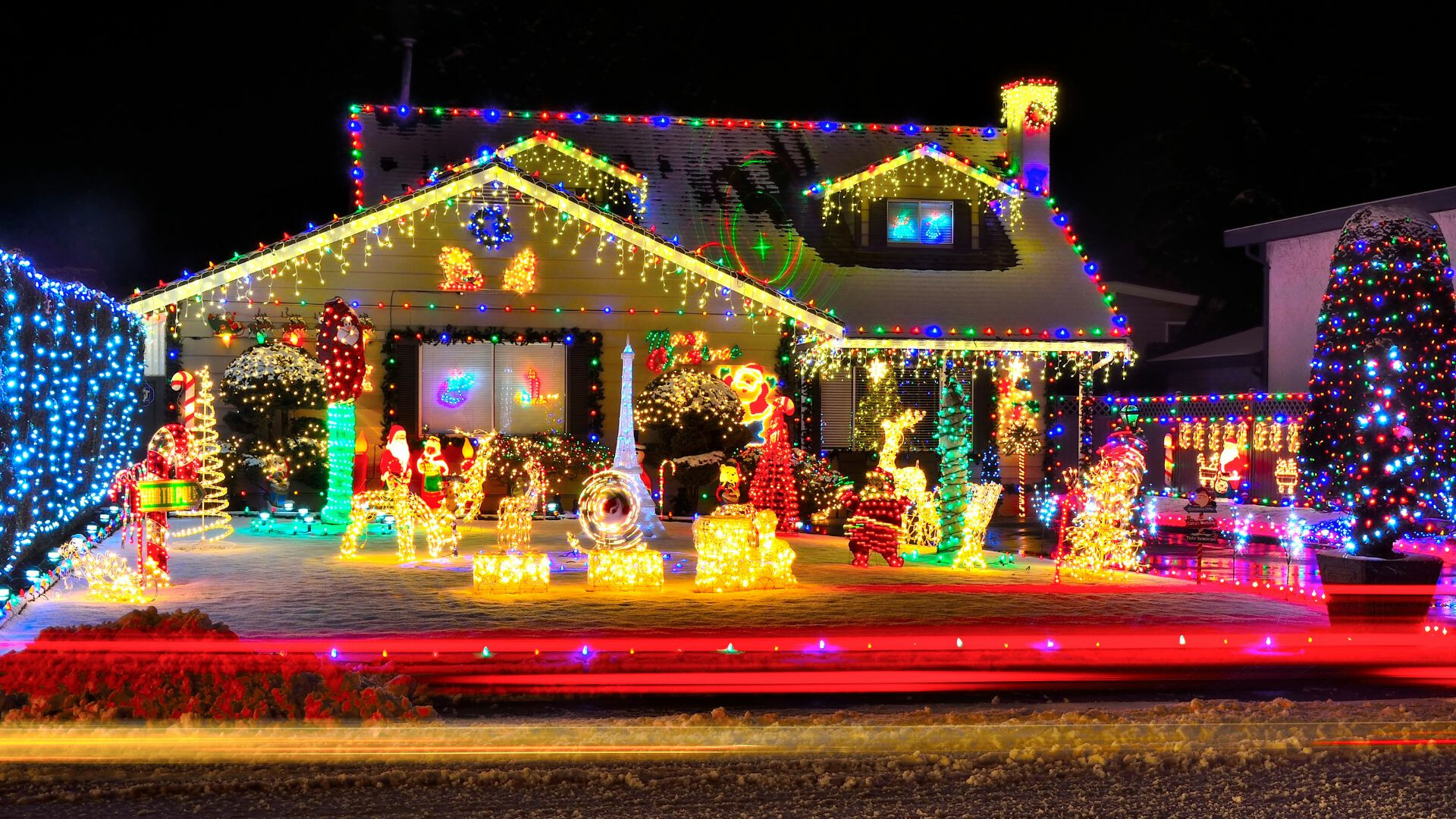 looking-at-Christmas-lights