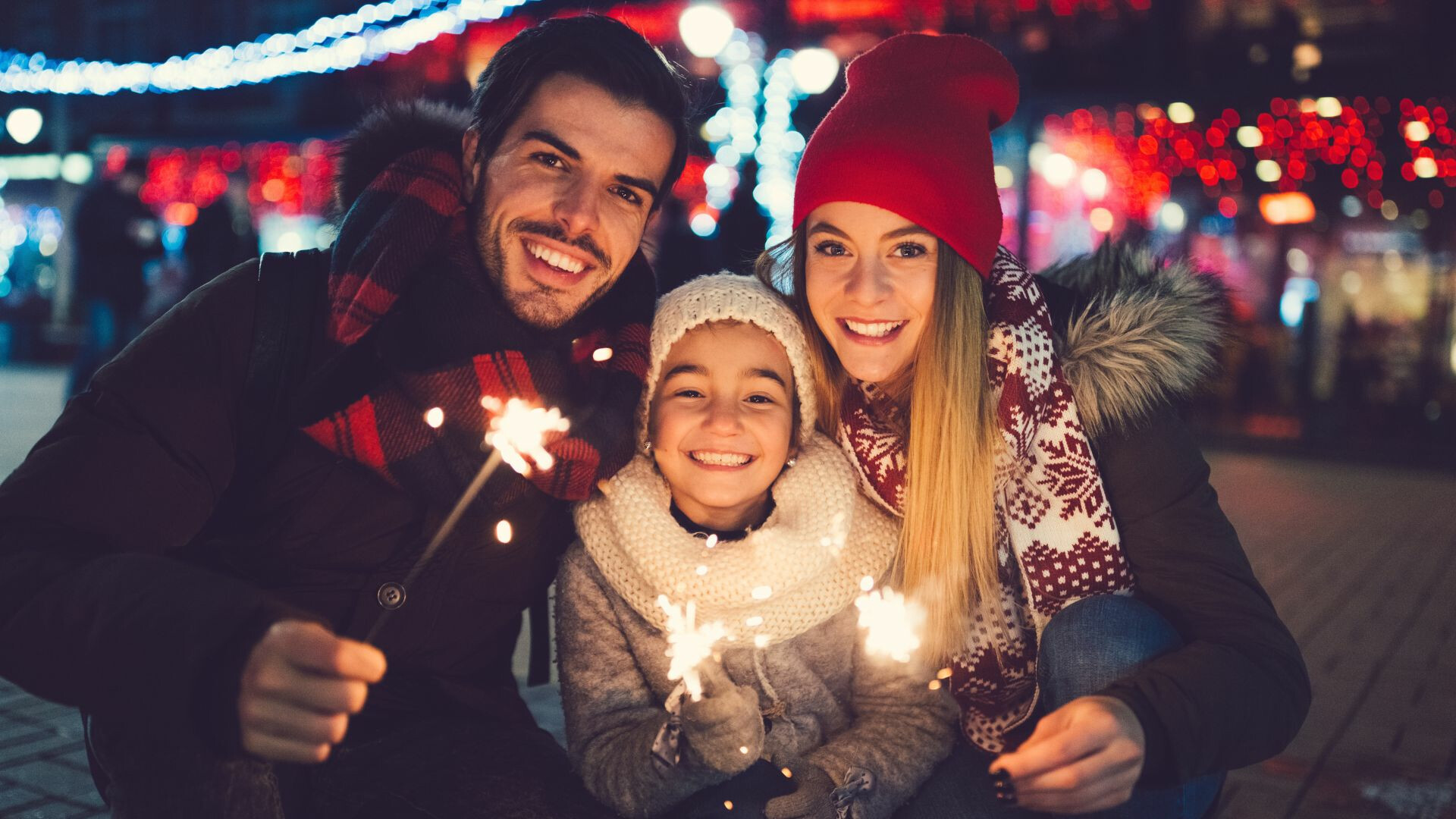 happy-family-at-outdoor-Christmas-festival