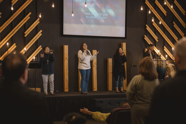 Casa de Fe worship service