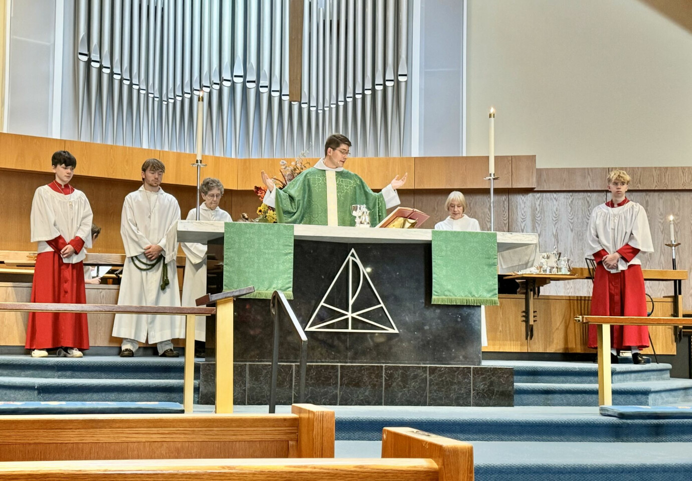 10:15am Holy Eucharist Rite II & Livestream