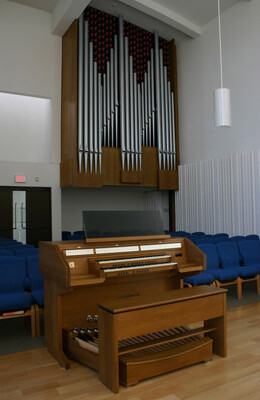 Pipe organ in Trotter Chapel