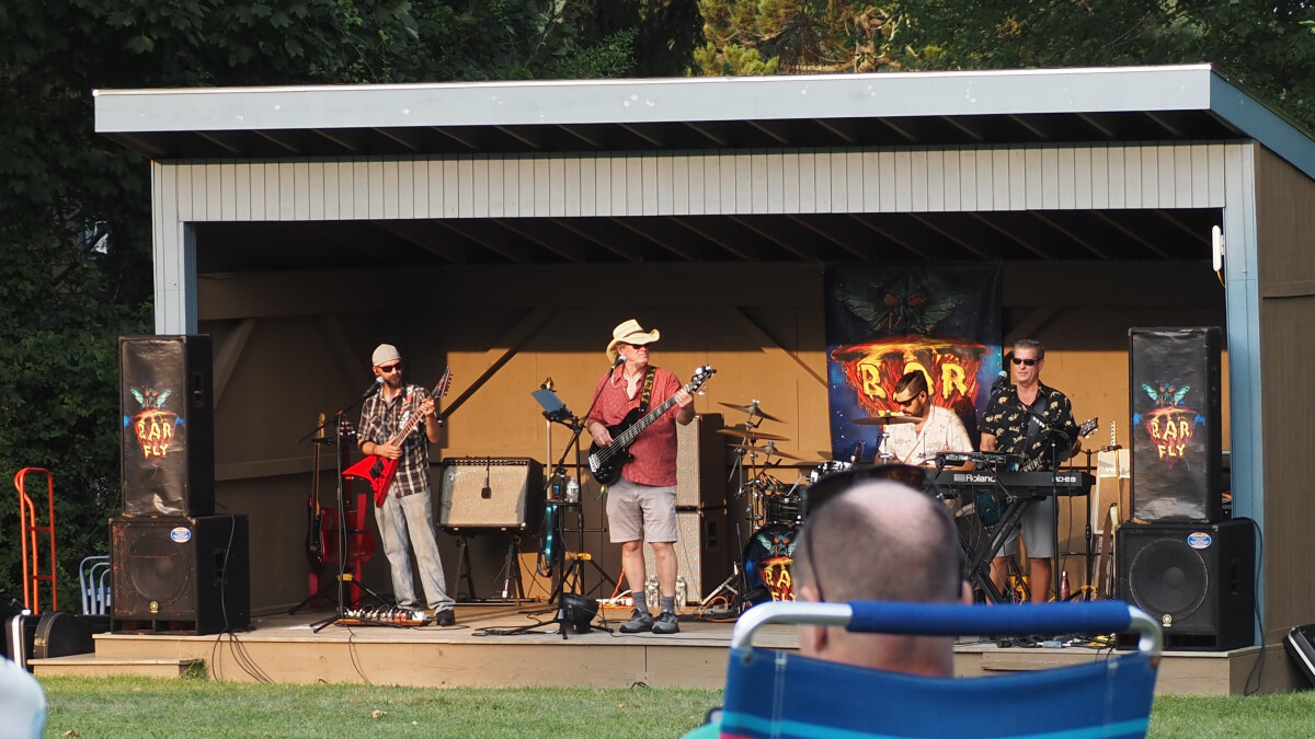 Bar Fly in Concert 