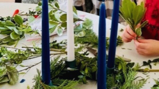What makes an  Advent Wreath?   