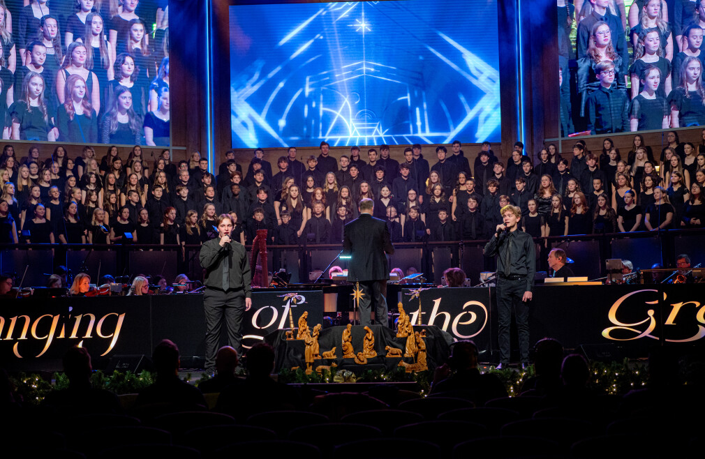 6:30 pm Hanging of the Green