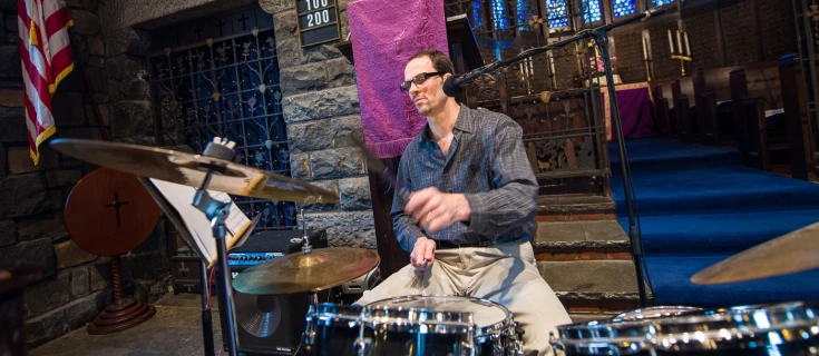 Lively jazz combo accompanies our 9:00am Contemporary service