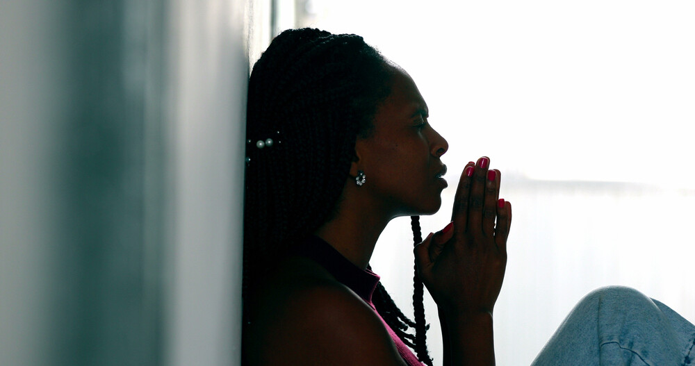 woman-praying-and-struggling-to-believe