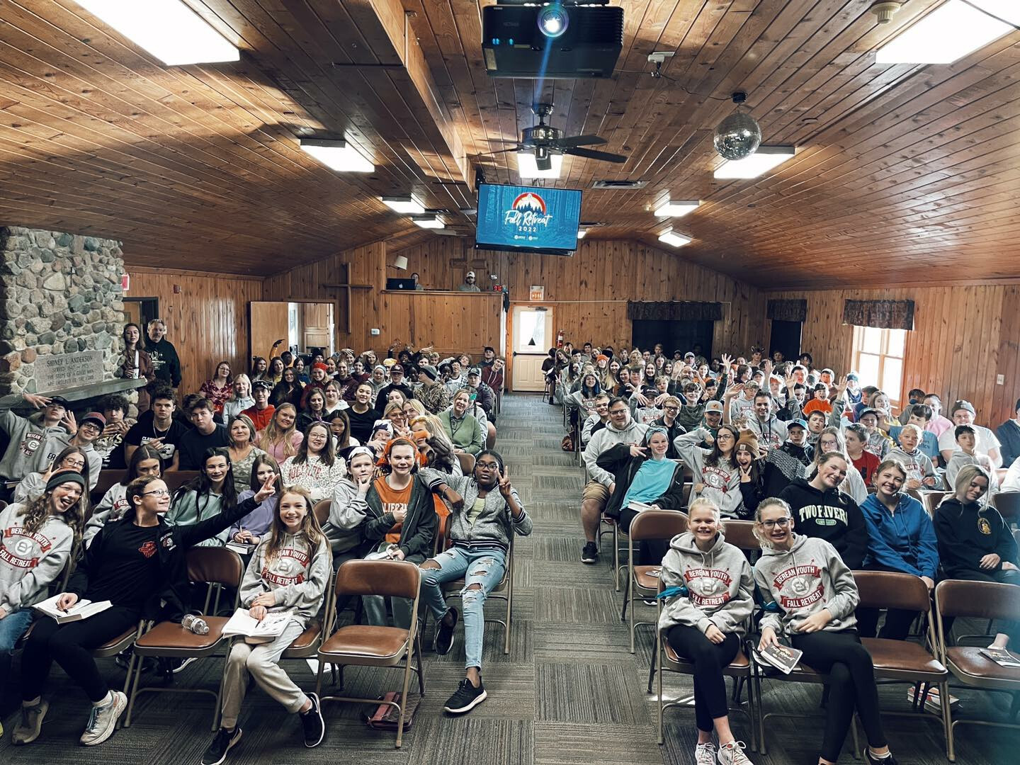 Berean-Youth-Fall-Retreat-indoor-group-photo