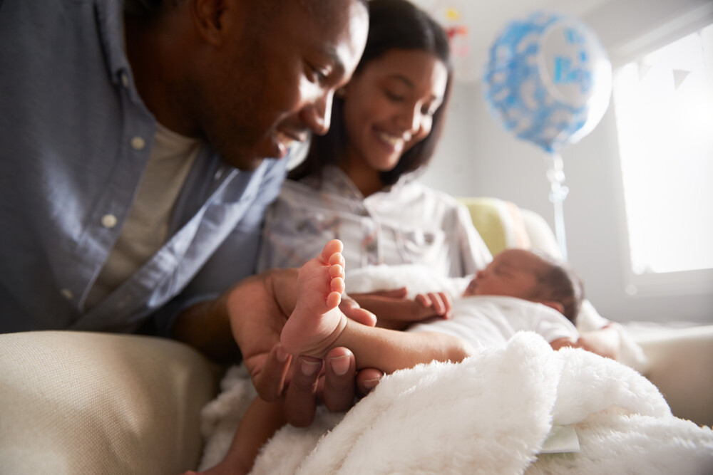 young-parents-home-from-hospital-with-newborn