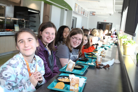 kids eating lunch at middle school