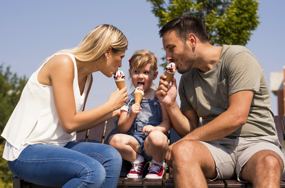 family-eating-ice-cream-together-on-a-summer-day