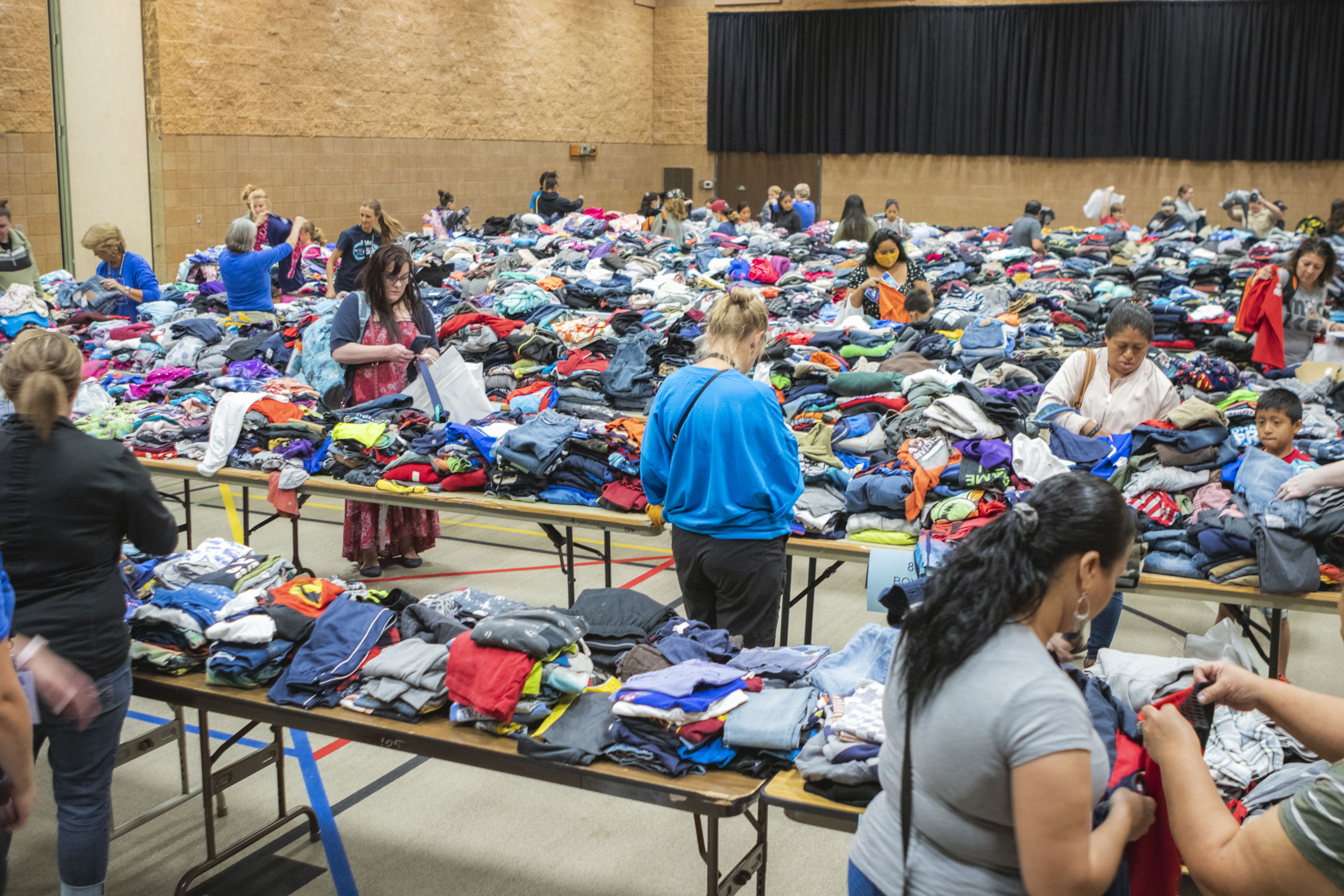 families-shopping-for-clothing-at-School-A-Palooza