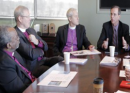 El Obispo Primado visita agencia de reasentamiento de refugiados aprender del proceso