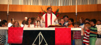 2011-06.SaintDs.Kids_In_Church.2
