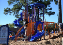 San Albán y socios ofrecen un patio de recreo a niños de Lindale Park