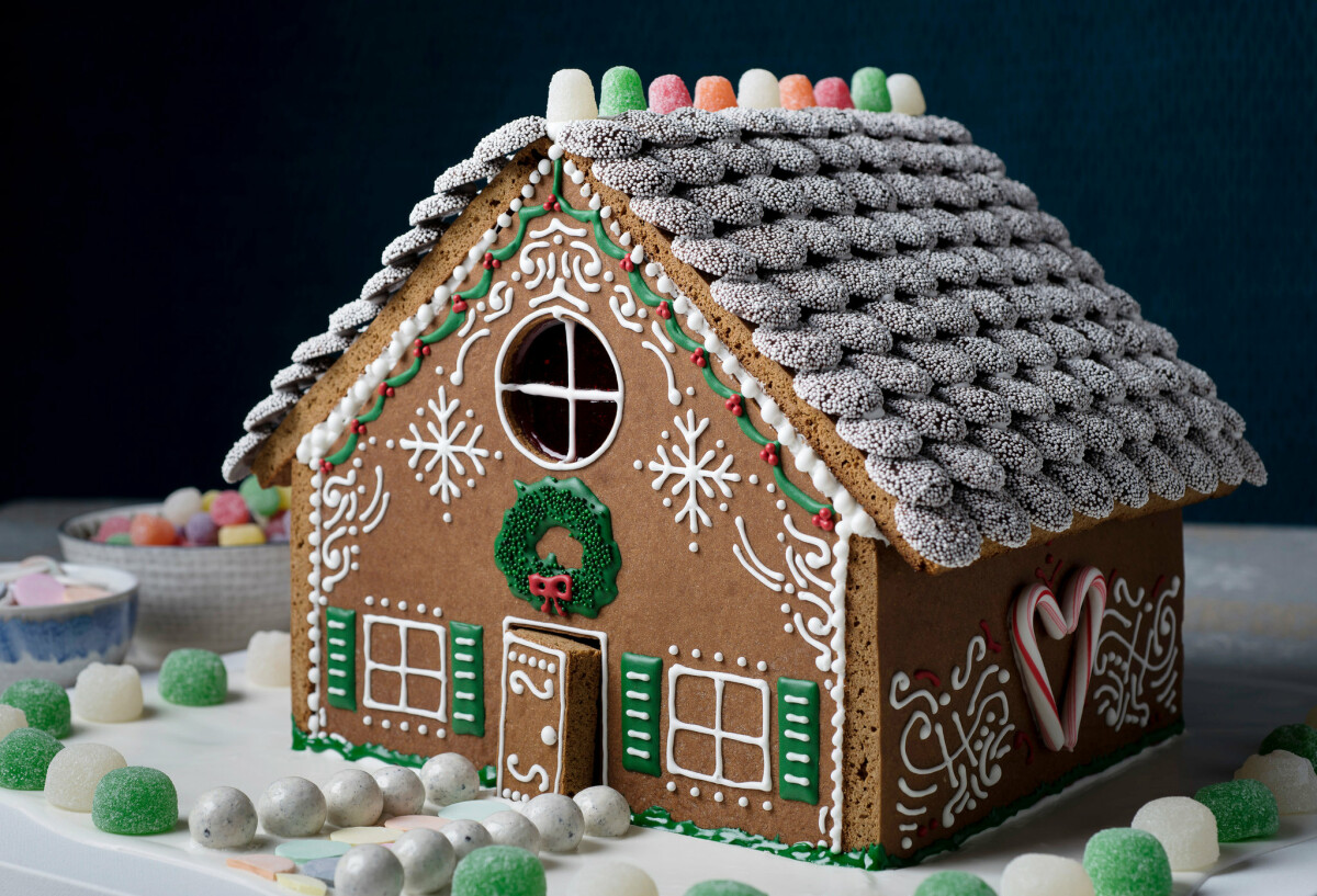Jolly Gingerbread House Party