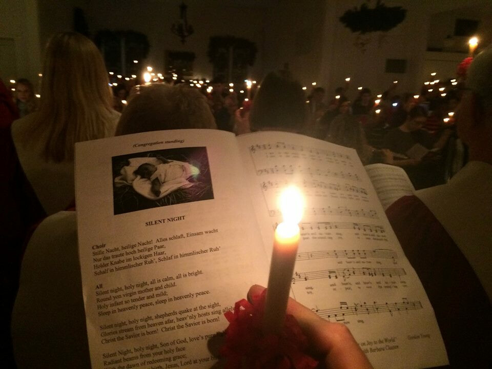 Traditional Choir & Candlelight Service