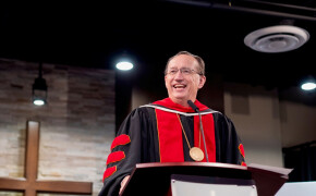 Iorg challenges grads to follow Christ as the magi did