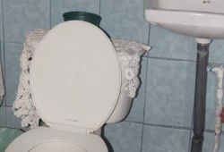 Eulogio & Benilda bathroom - after